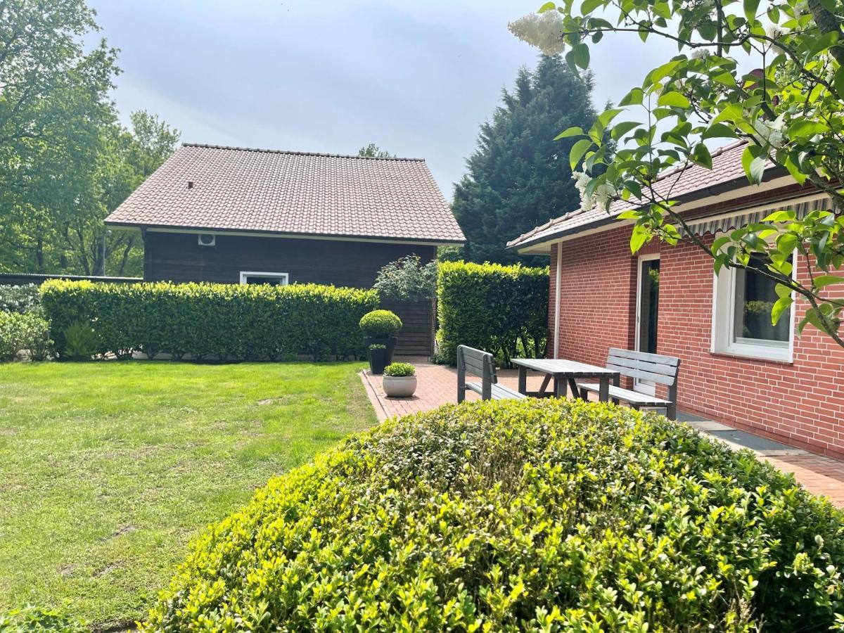 Landhaus Am Wald Mit Garten Mit 1 Schlafnische Und 1 Schlafzimmer Aurich Exterior foto